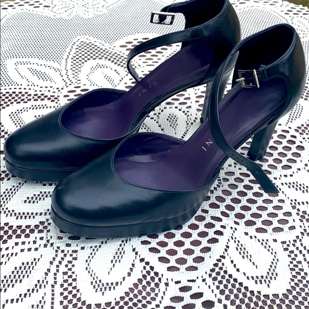 Black Gianni Bini Pumps